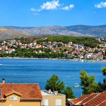Lily Trogir